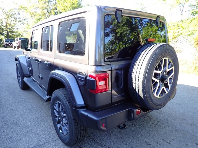 2025 Jeep Wrangler Sahara photo 2