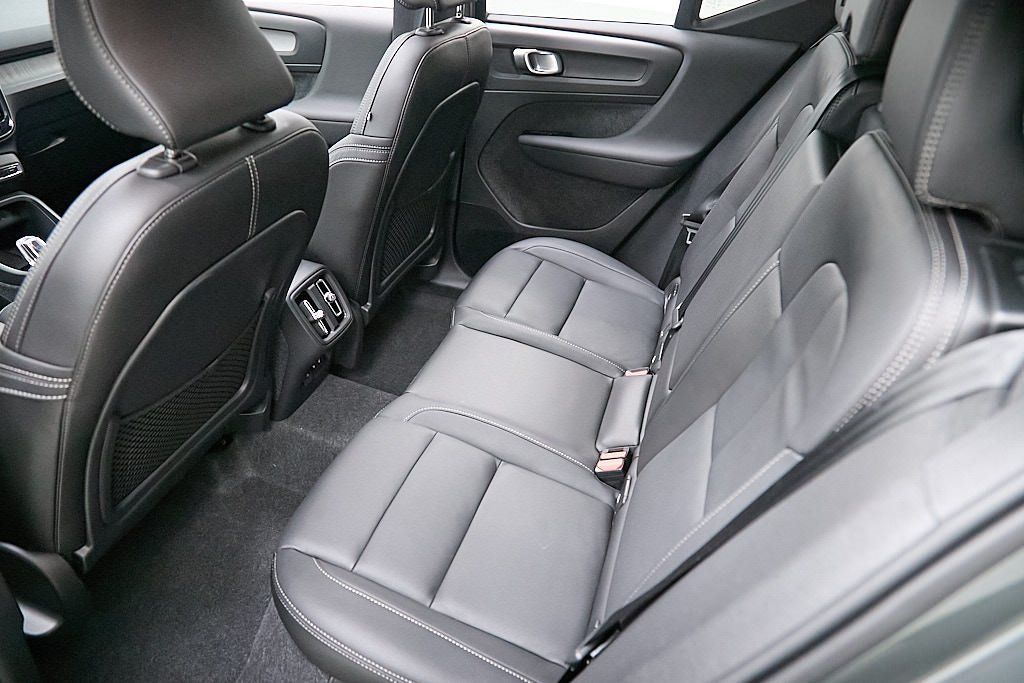 2026 VOLVO XC40 - Image 20