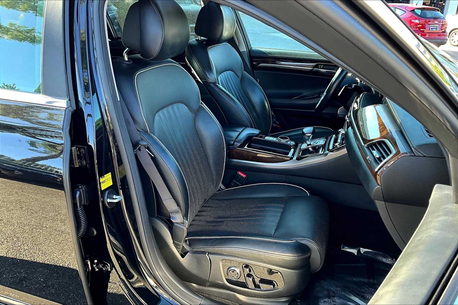2017 Genesis G90 3.3T Premium photo 7