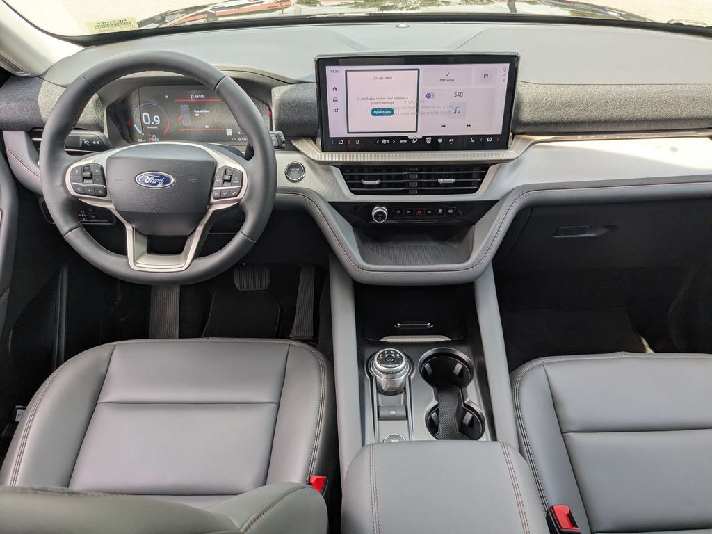 2025 Ford Explorer photo 17