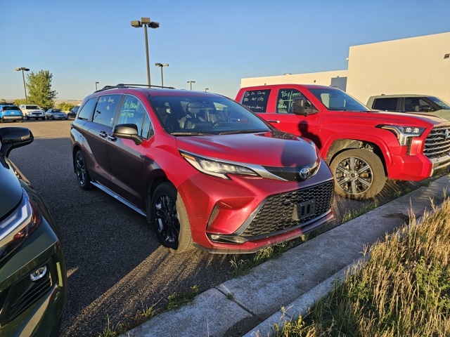 2024 Toyota Sienna XSE photo 3
