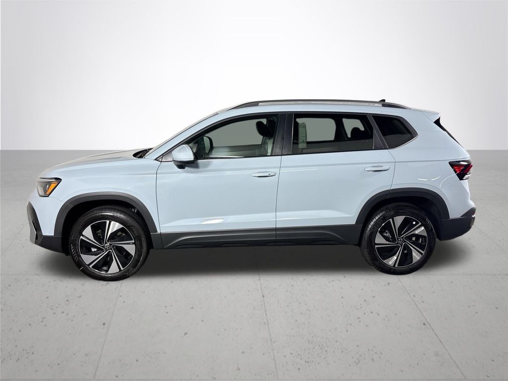 2025 Volkswagen Taos SE photo 5