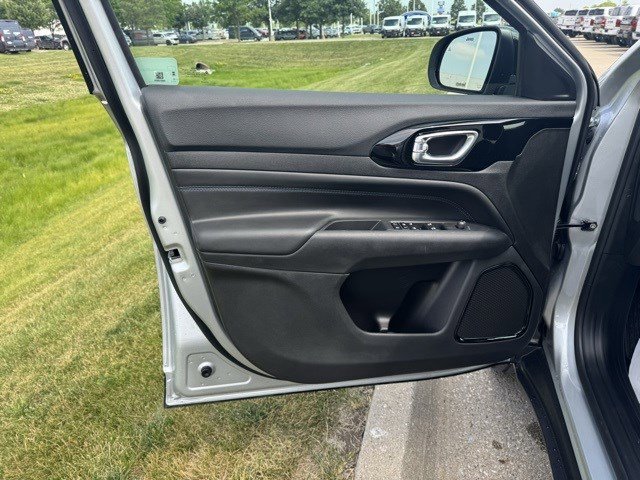 2025 Jeep Compass Latitude photo 7
