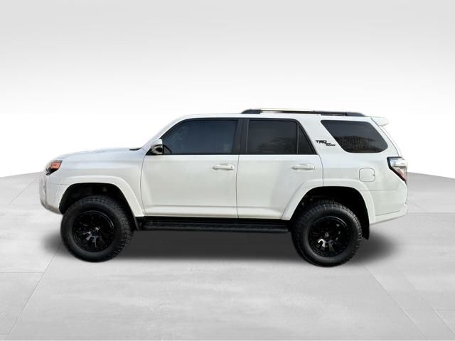 2019 Toyota 4Runner TRD Off-Road Premium photo 2