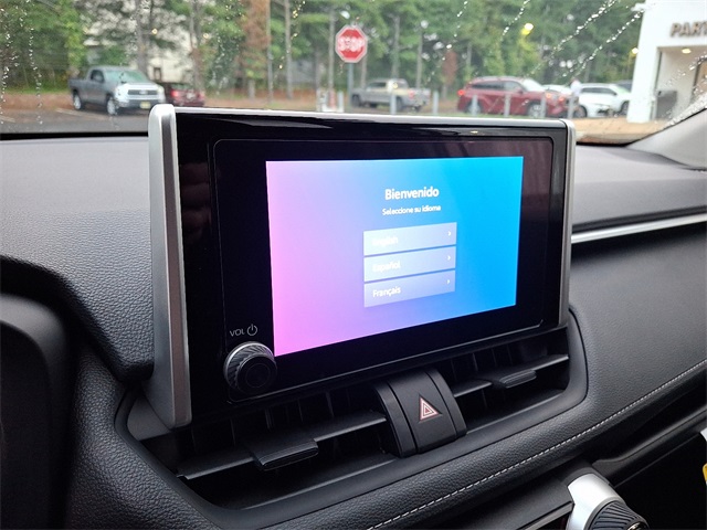 2025 Toyota RAV4 XLE photo 8