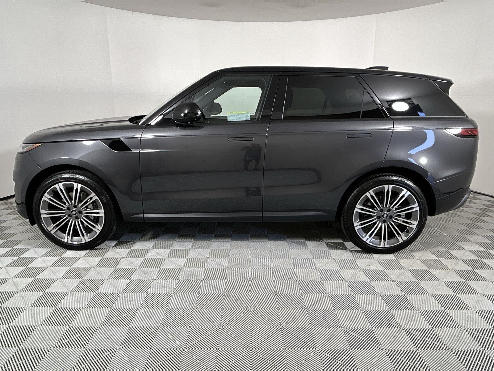 2025 Land Rover Range Rover Sport SE photo 2