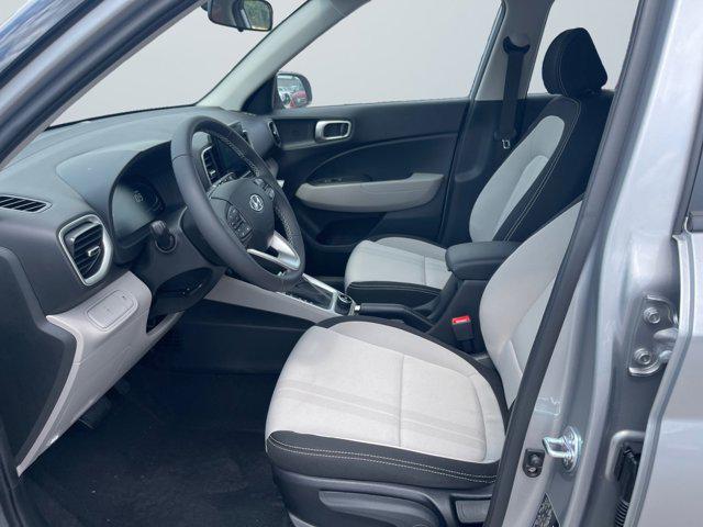 2025 Hyundai Venue SEL photo 9