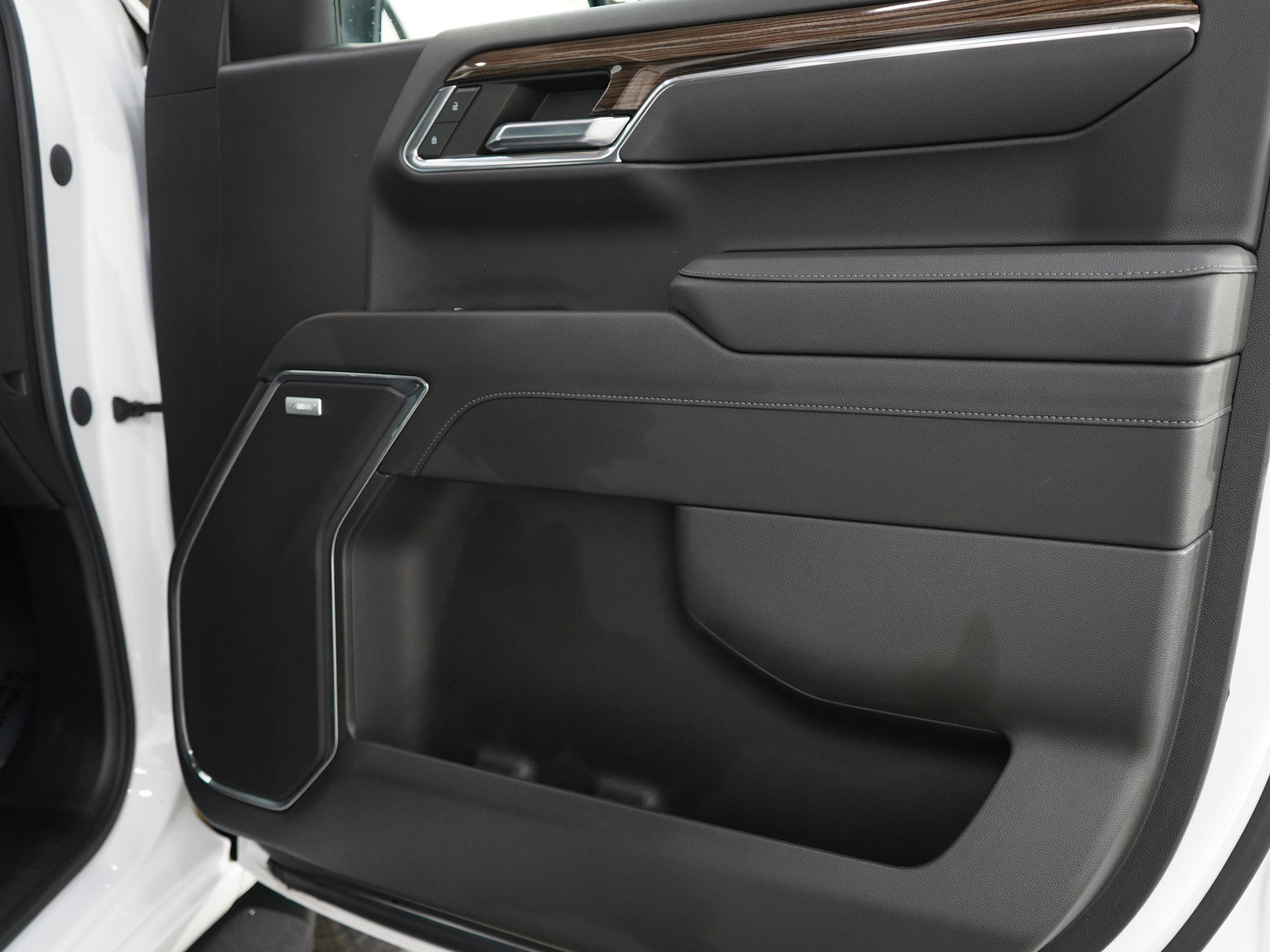 2023 Chevrolet Silverado RST photo 8
