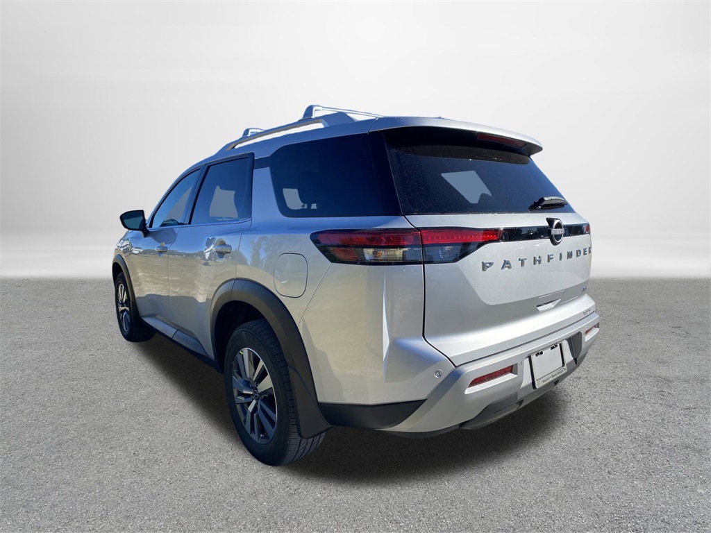 2025 Nissan Pathfinder LE photo 4