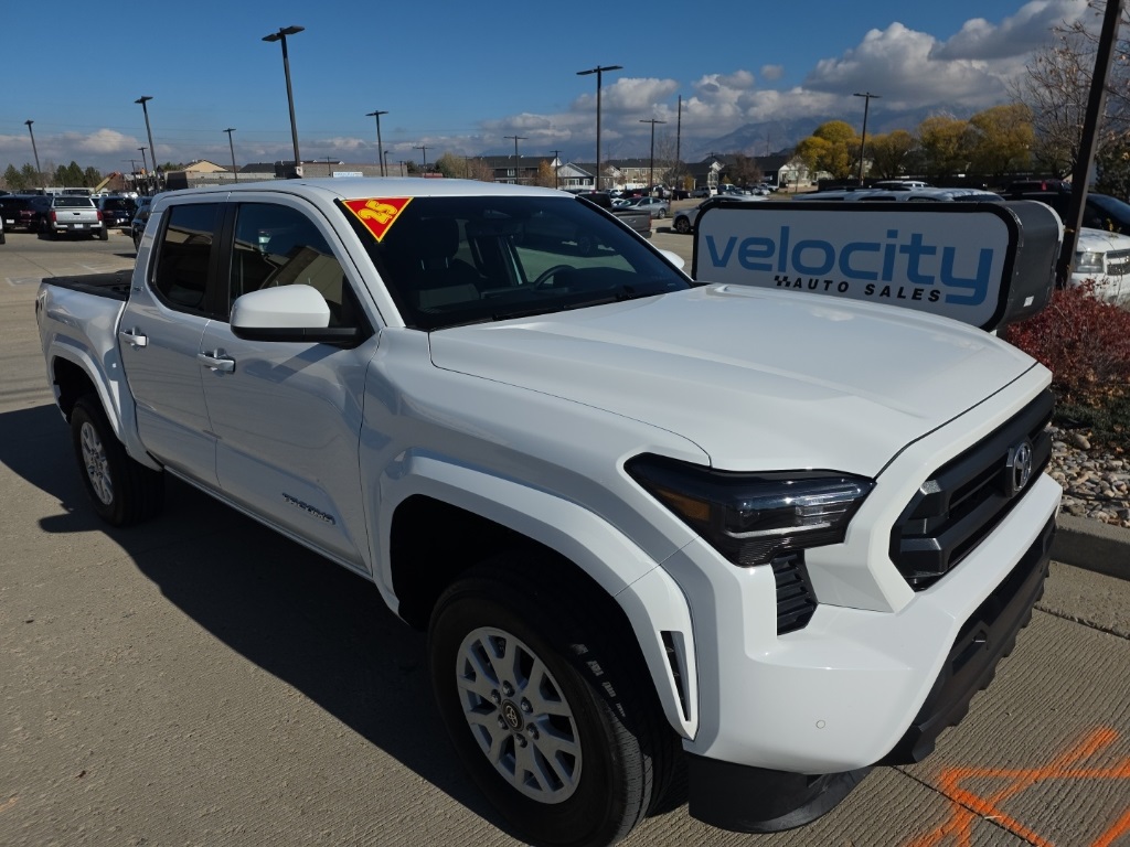 2025 Toyota Tacoma SR5's photo