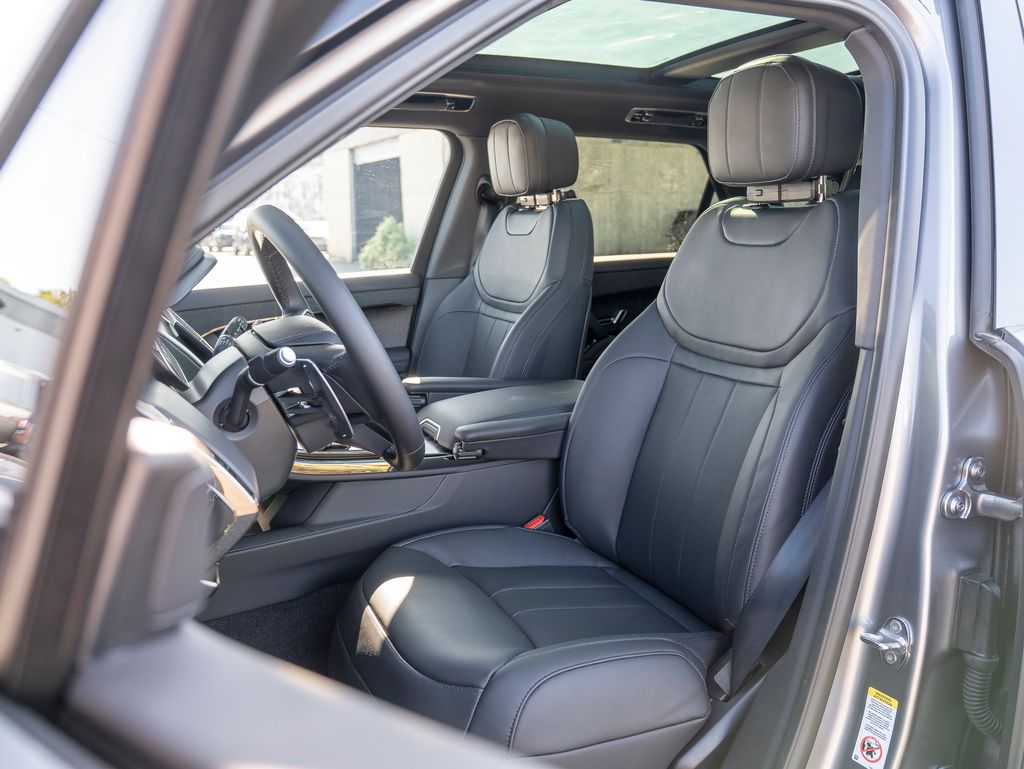 2025 Land Rover Range Rover Sport SE photo 19
