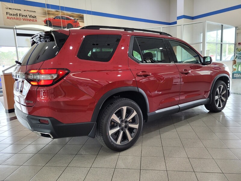 2025 Honda Pilot Touring photo 2