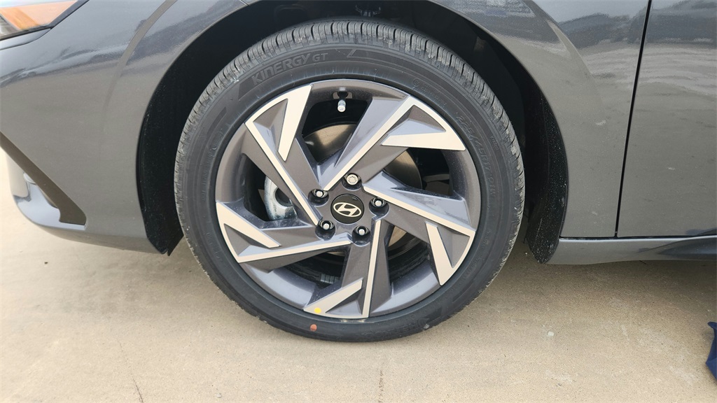 2025 Hyundai Elantra Limited photo 22