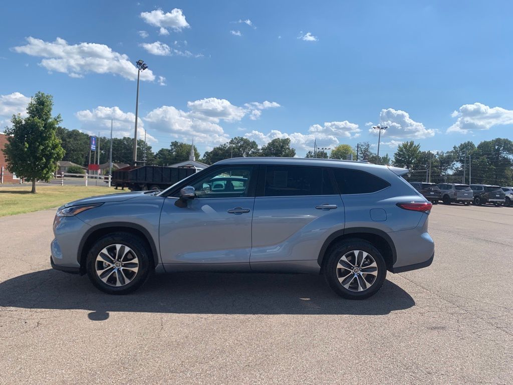 2023 Toyota Highlander XLE photo 4