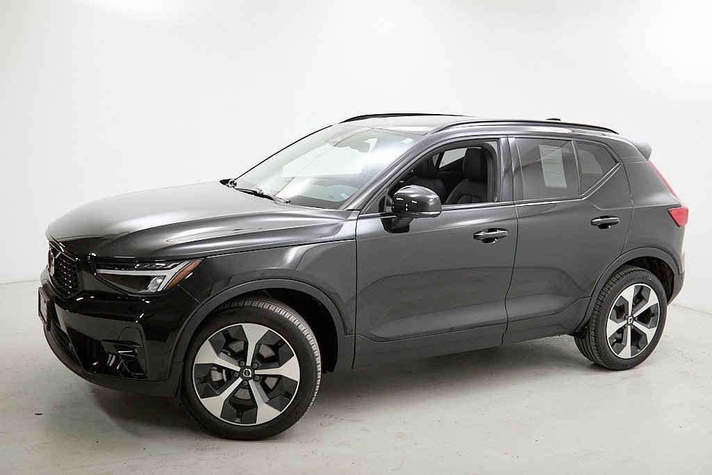 2024 VOLVO XC40 - Image 2