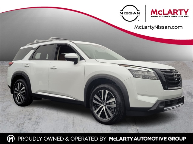 2025 Nissan Pathfinder Platinum's photo