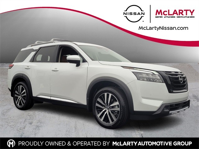 2025 Nissan Pathfinder Platinum's photo