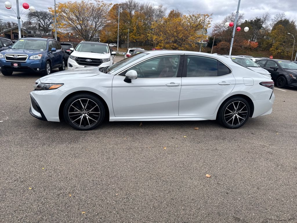 2023 Toyota Camry SE photo 4