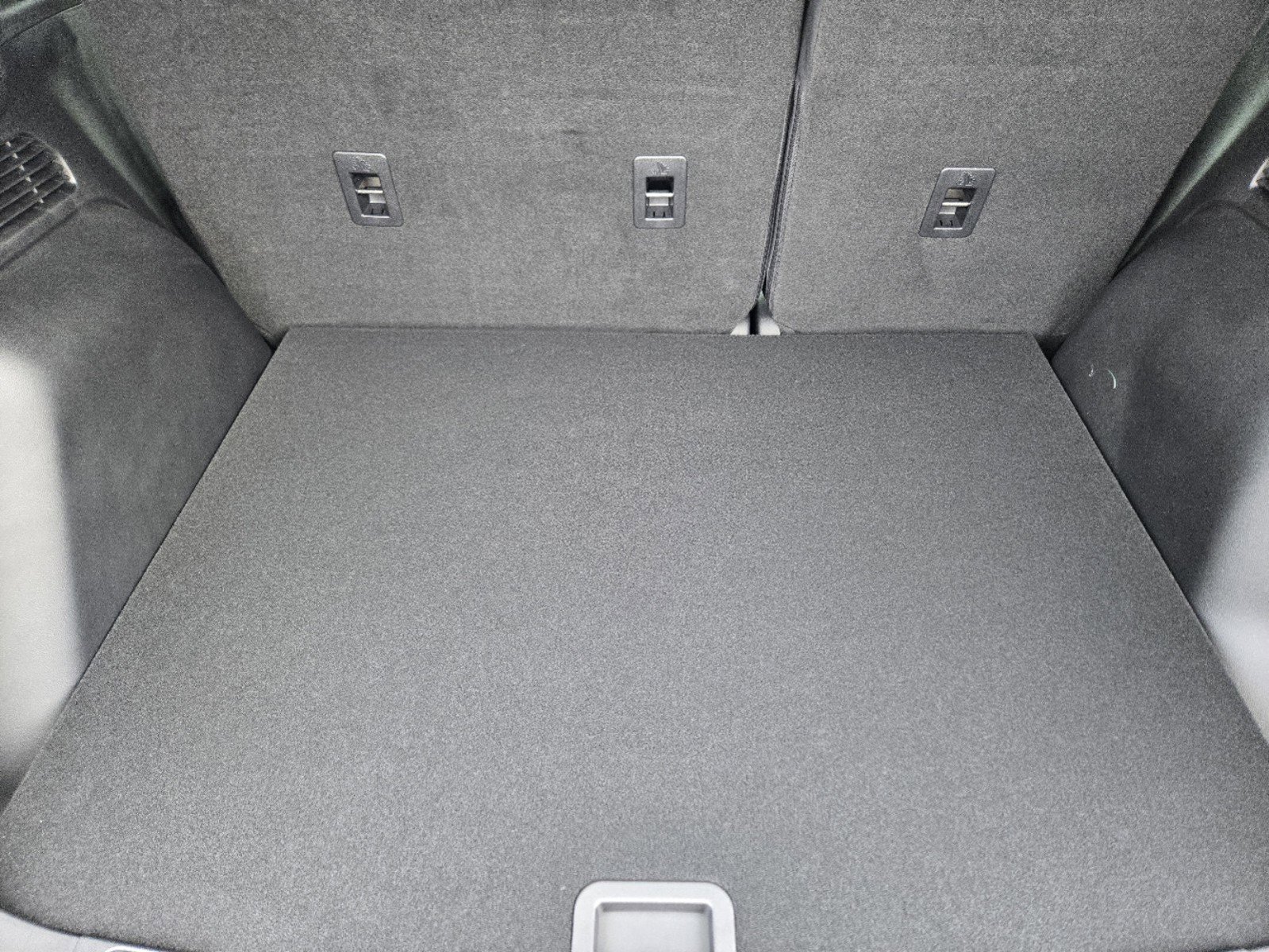 New 2025 Star White Metallic Tri-Coat Ford ST-Line image 21