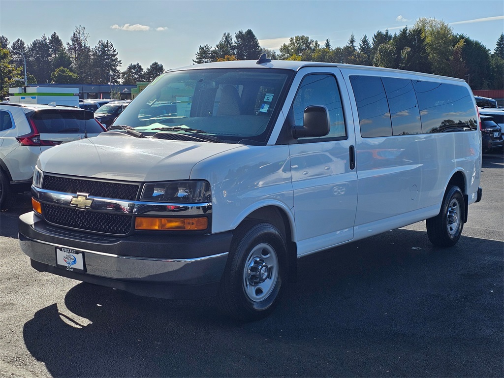 2017 Chevrolet Express 3500 LT photo 2