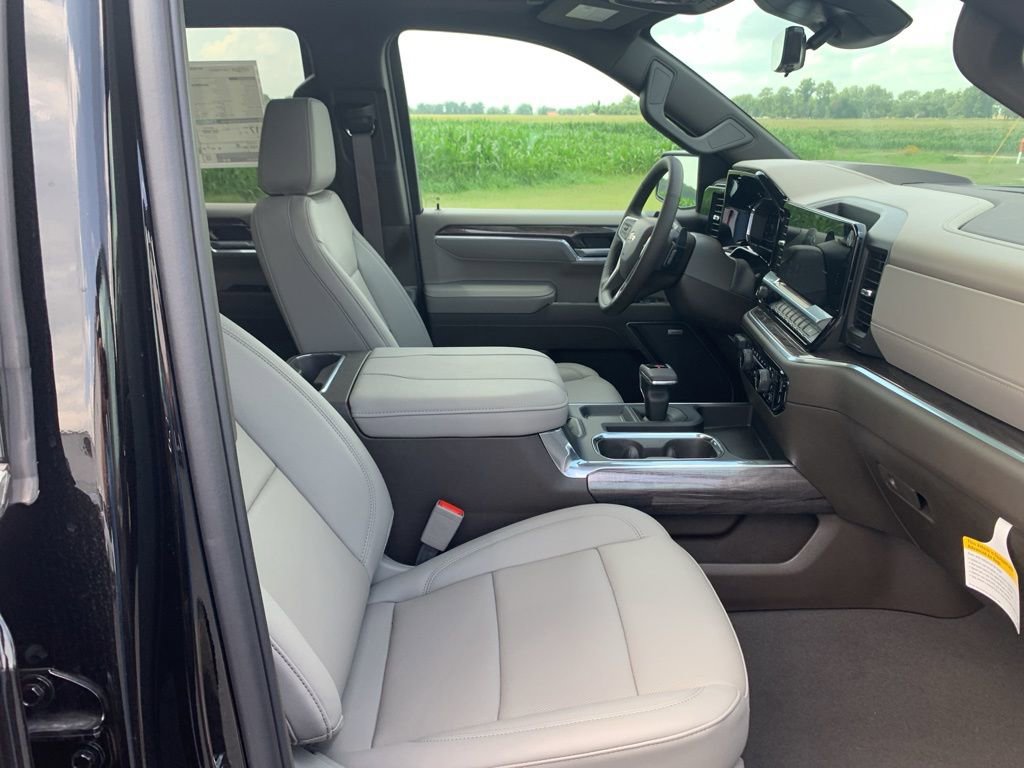 2025 Chevrolet Silverado 1500 LTZ photo 26