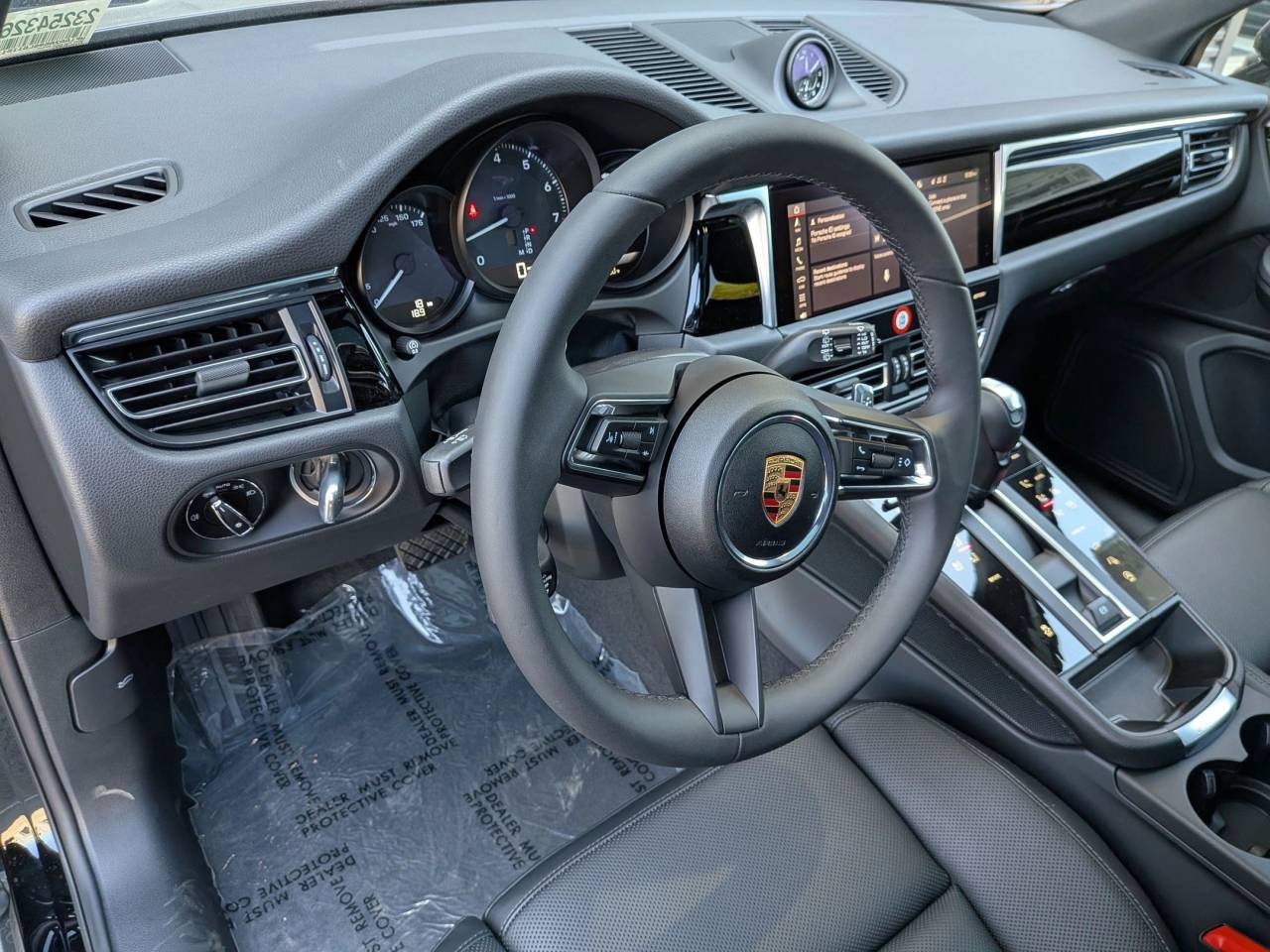 2025 Porsche Macan T photo 2