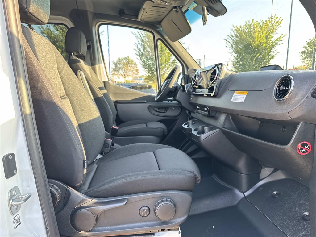 2026 Mercedes Benz Sprinter Crew Van photo 9