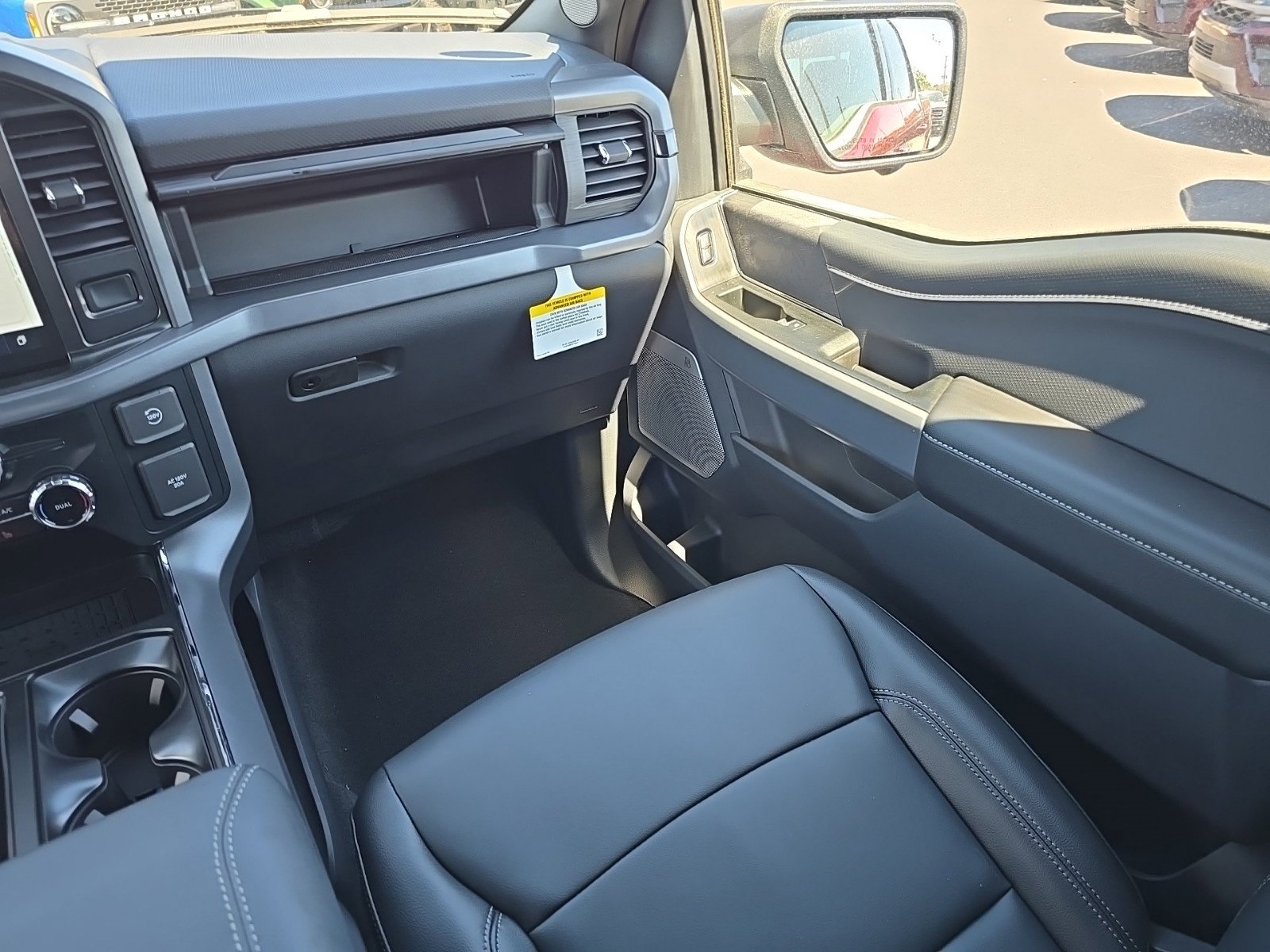 2025 Ford F-150 XLT photo 2