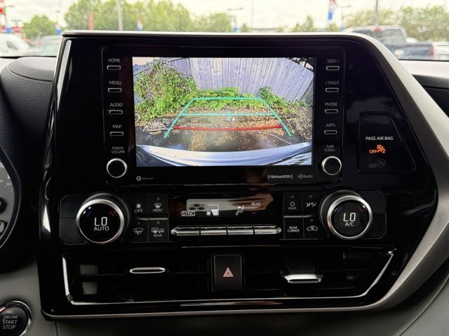 2022 Toyota Highlander LE photo 14
