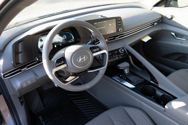 2026 Hyundai Elantra SEL Sport photo 2