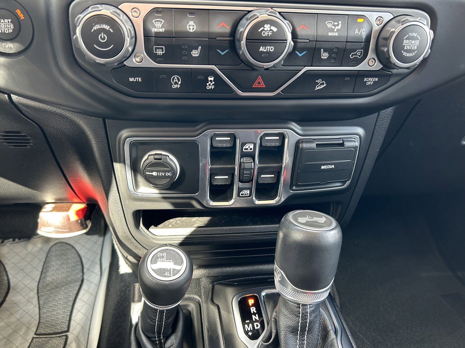 2020 Jeep Wrangler Unlimited Sahara photo 29