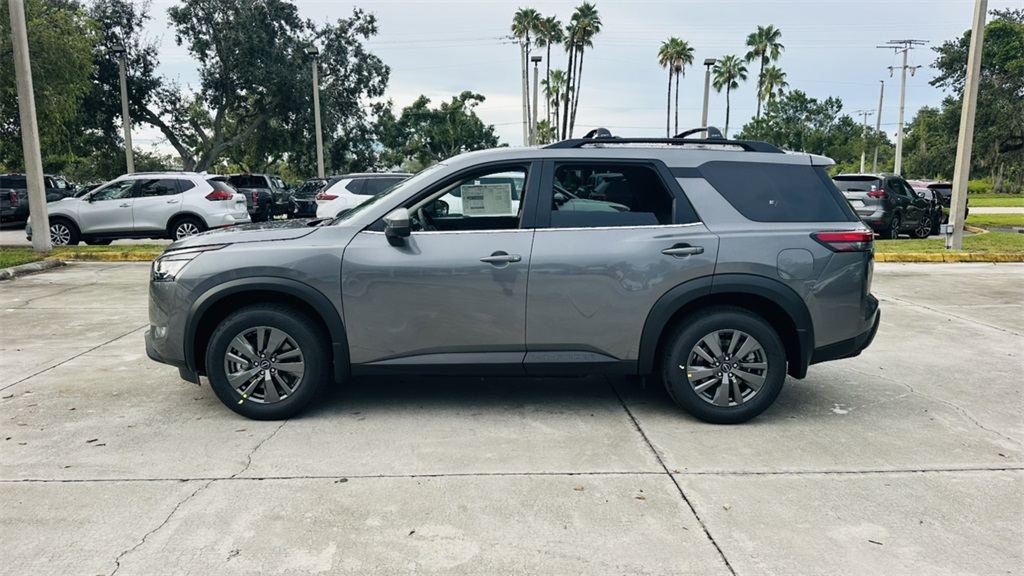 2025 Nissan Pathfinder SV photo 2