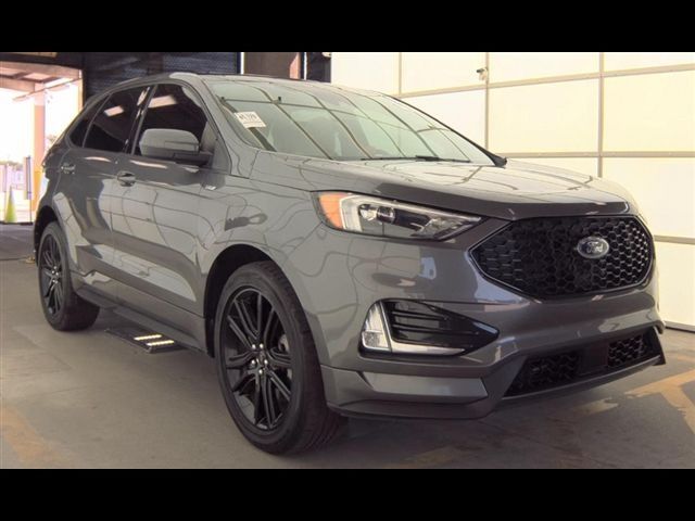 2022 Ford Edge ST photo 3