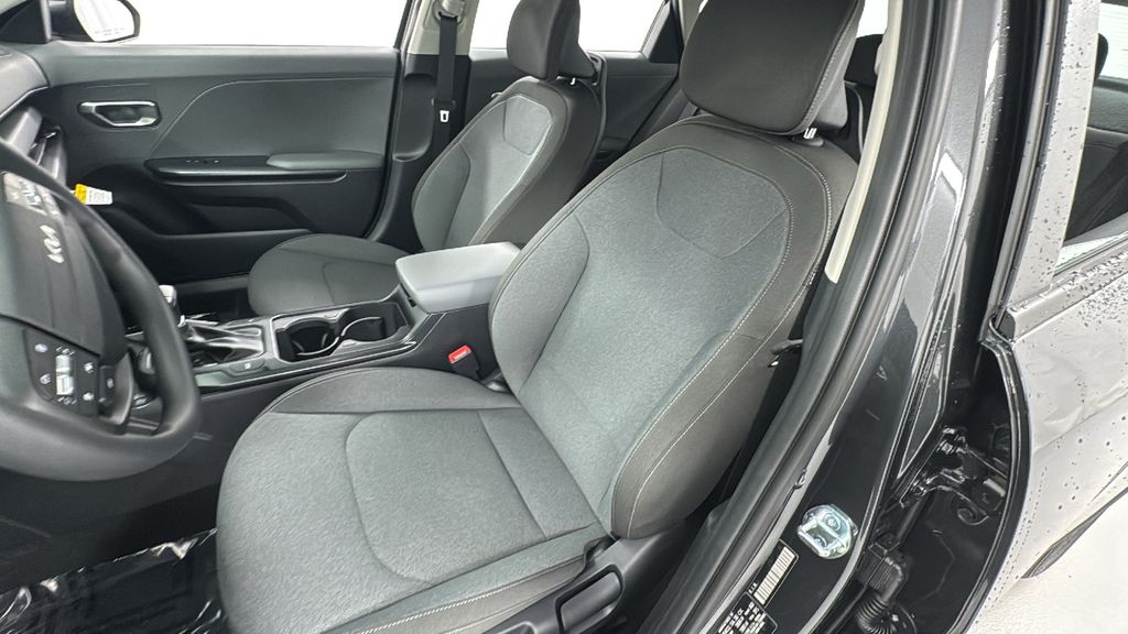 2025 Kia K4 LXS photo 10