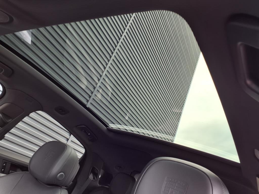 2026 Porsche Cayenne Coupe photo 17
