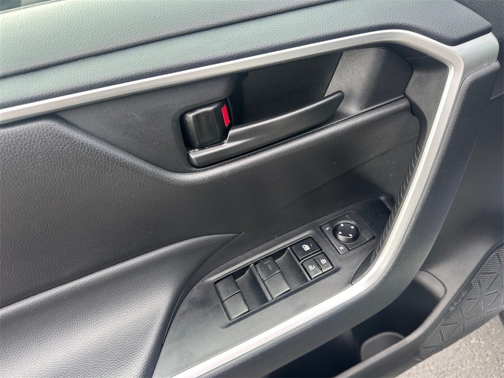 2024 Toyota RAV4 LE photo 24