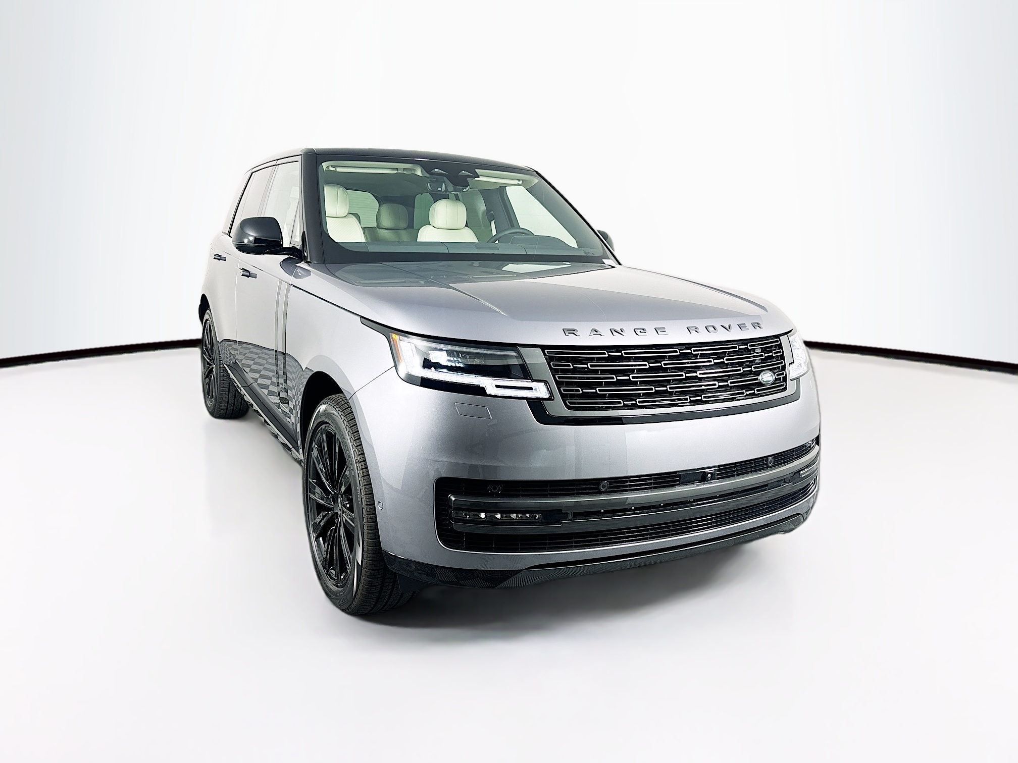 2025 Land Rover Range Rover SE photo 3