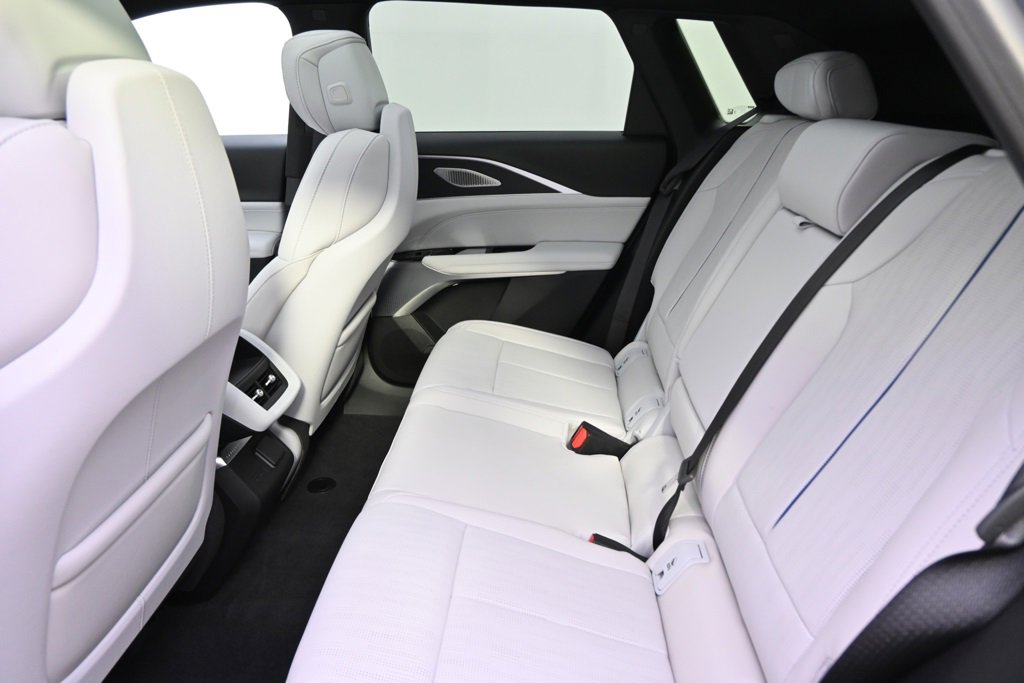 2025 Cadillac Lyriq Luxury photo 15