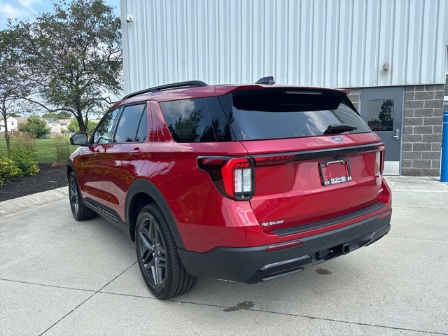 2025 Ford Explorer ST-Line photo 6