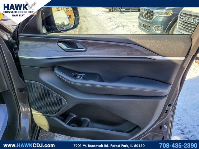 2023 JEEP GRAND CHEROKEE - Image 33