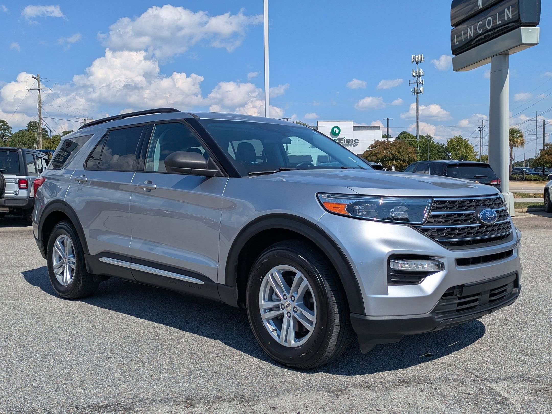 2022 Ford Explorer XLT photo 2
