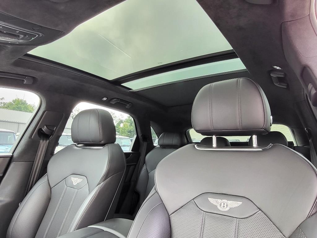 2021 Bentley Bentayga V8 photo 8