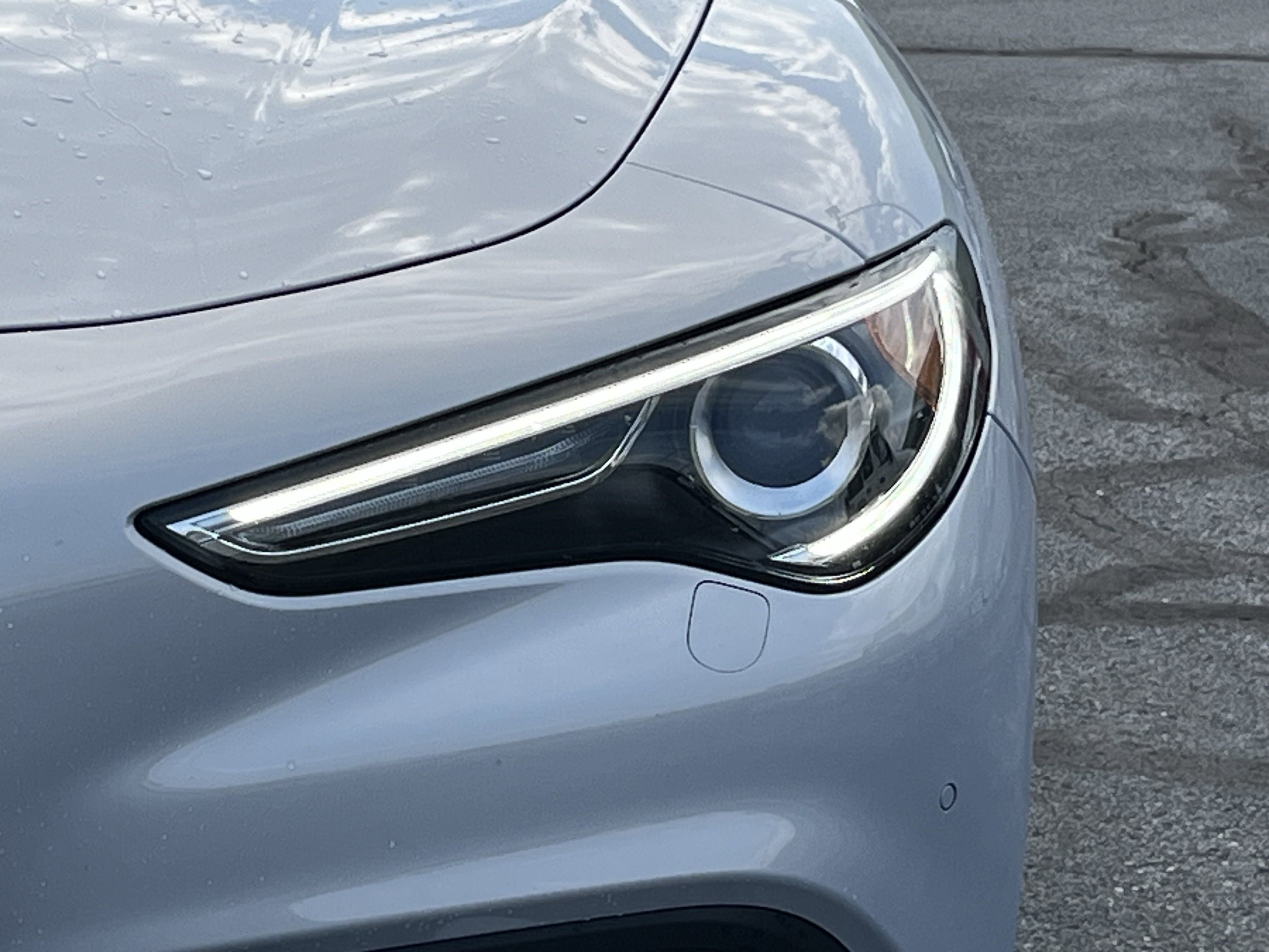 2022 Alfa Romeo Stelvio Ti photo 2