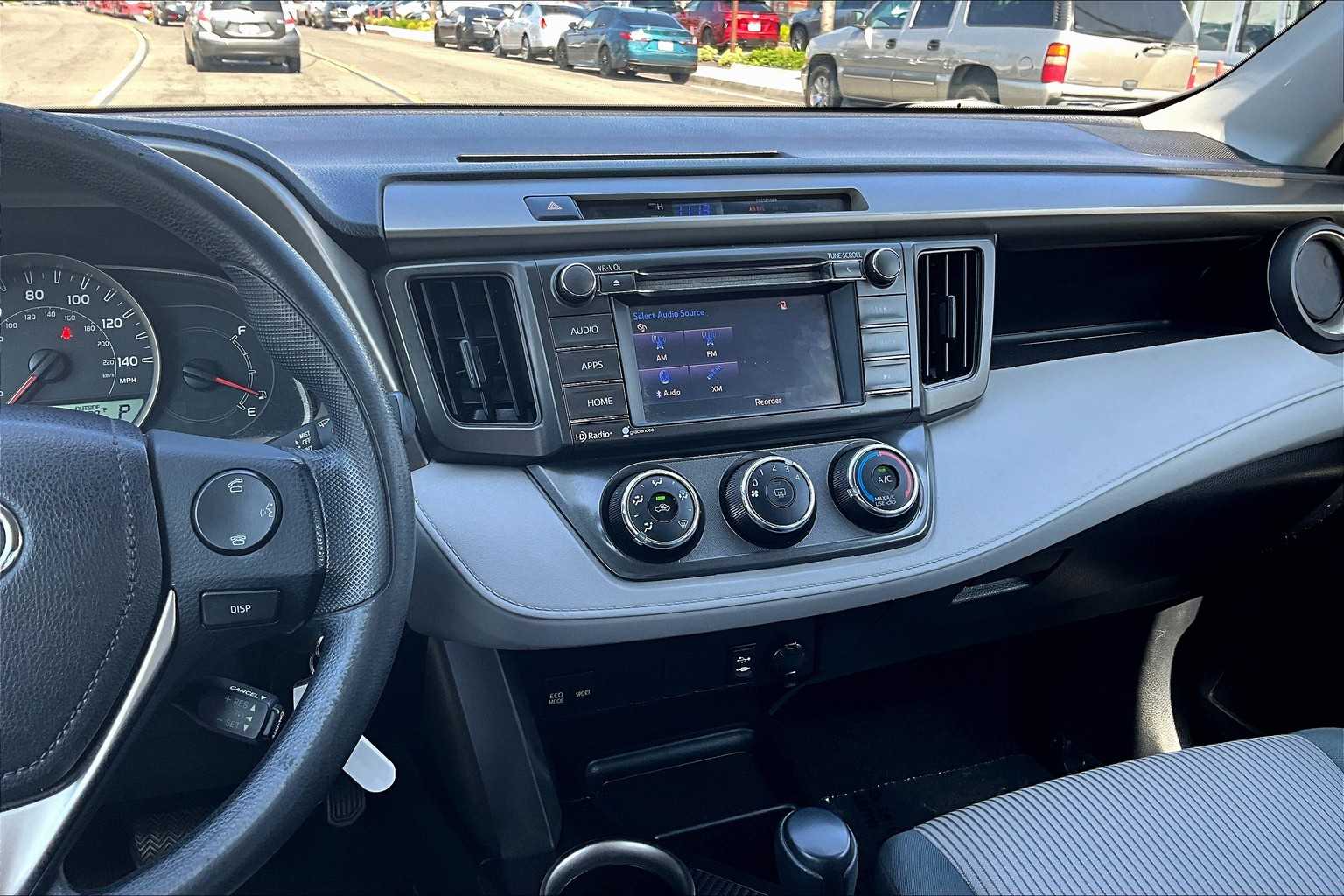 2014 Toyota RAV4 LE photo 6