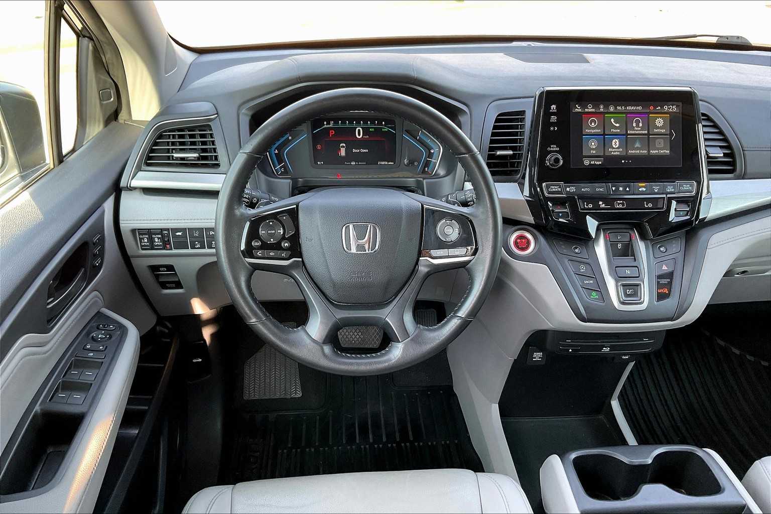 2019 Honda Odyssey Touring photo 5