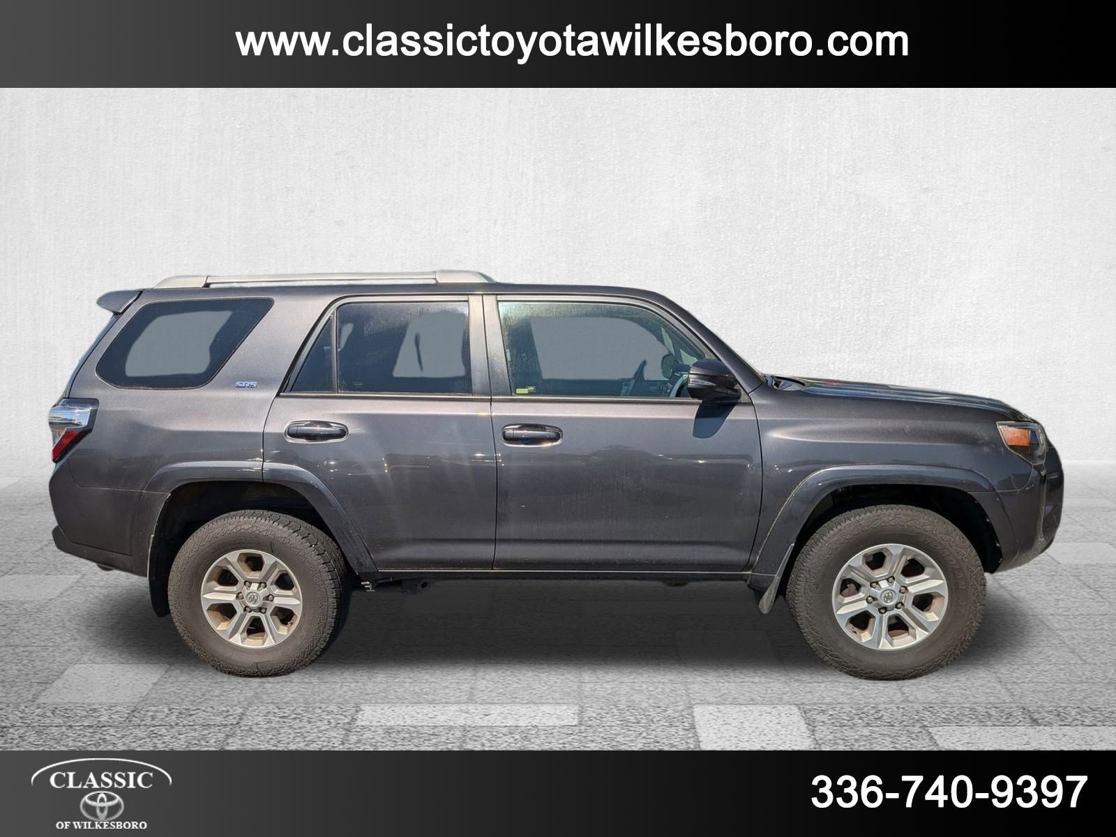 2016 Toyota 4Runner SR5 photo 3