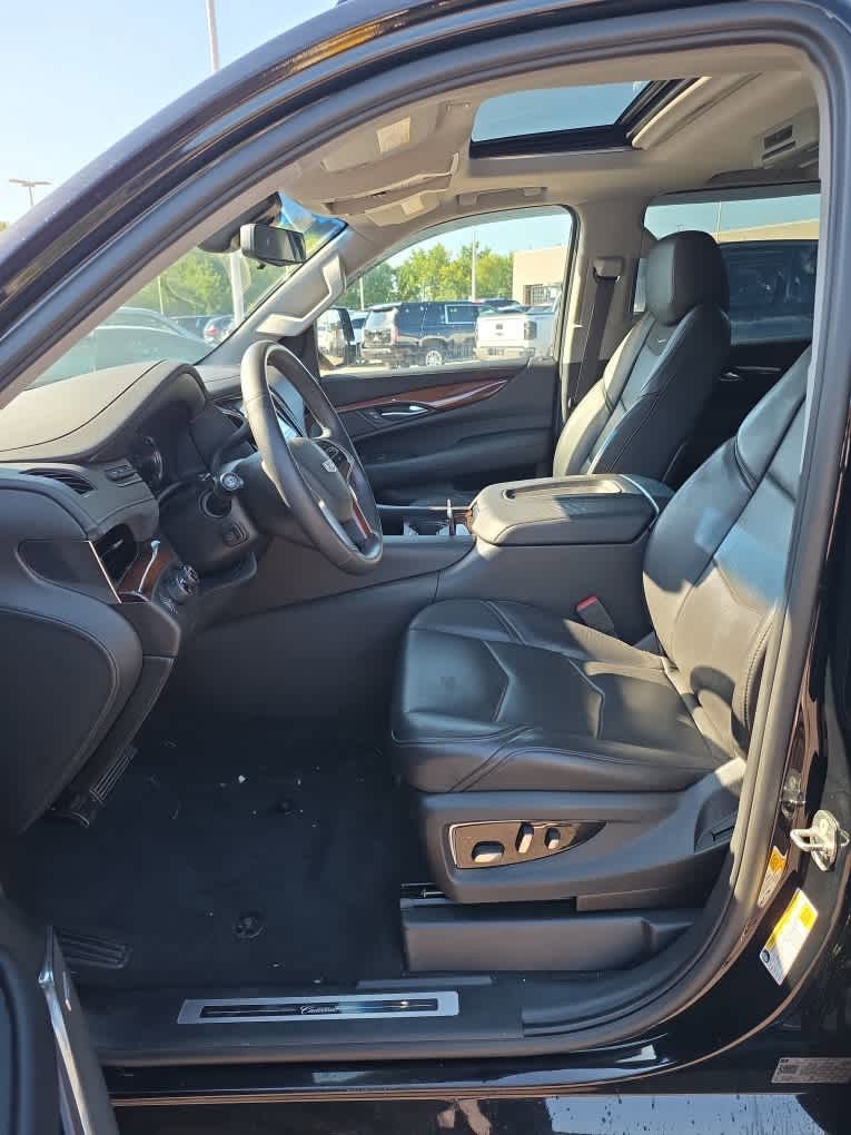 2018 Cadillac Escalade ESV Luxury photo 5