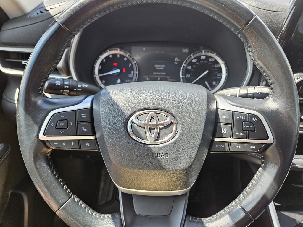 2022 Toyota Highlander XLE photo 9