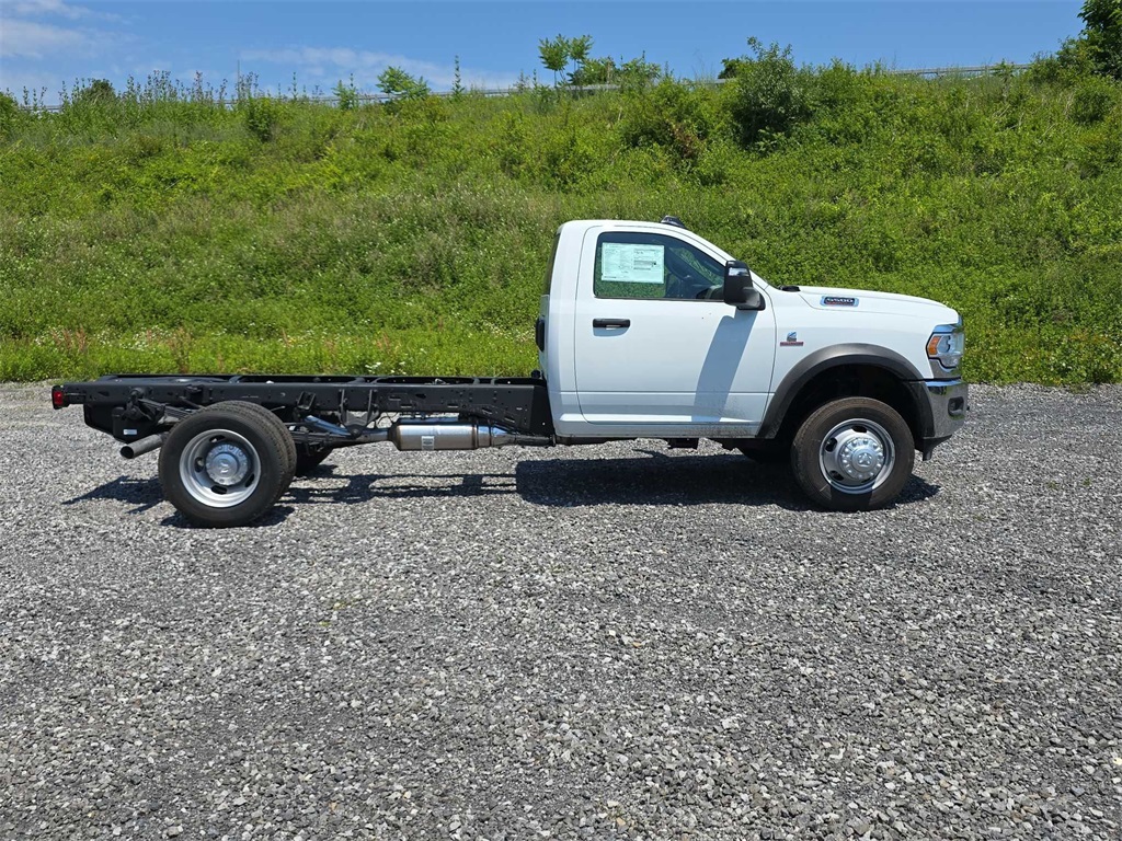 2024 Ram 5500 Tradesman photo 2