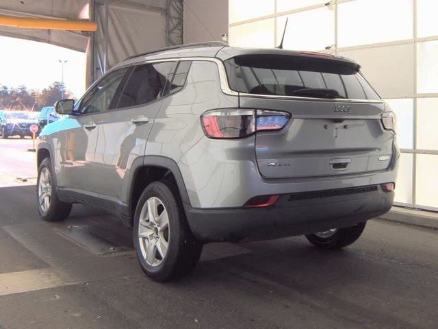 2022 Jeep Compass Latitude photo 3